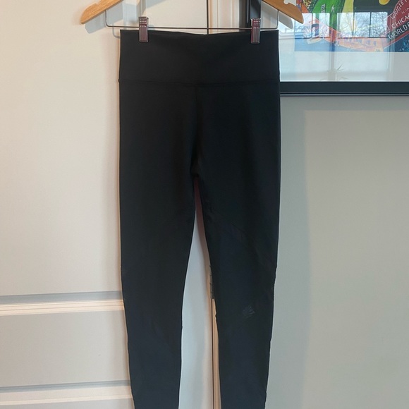 ✨Fabletics (EUC) Define High-Waisted 7/8 Legging Size XS✨ - Picture 2 of 7